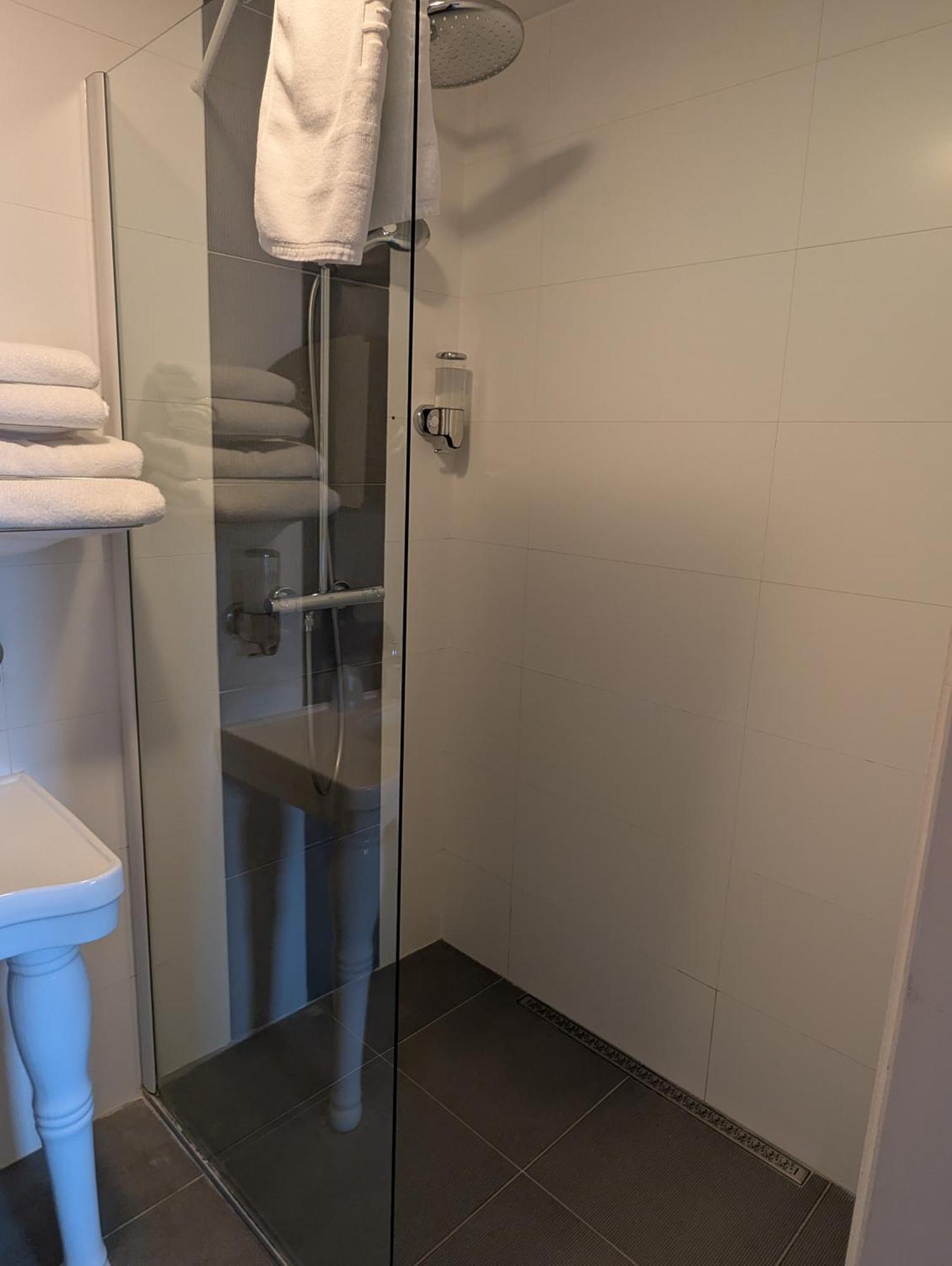 فندق A Fleur De Couette Auvelais المظهر الخارجي الصورة