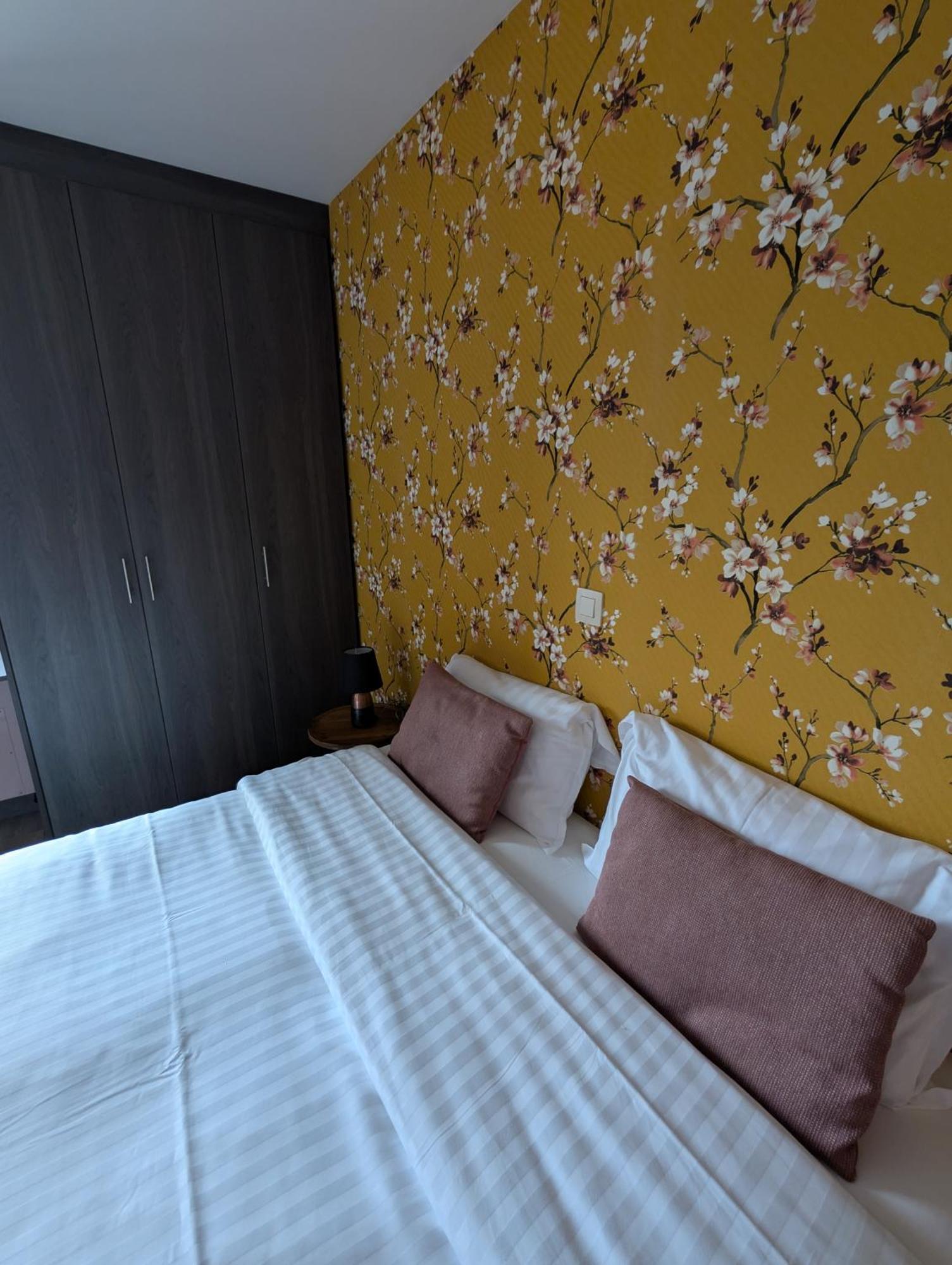فندق A Fleur De Couette Auvelais المظهر الخارجي الصورة